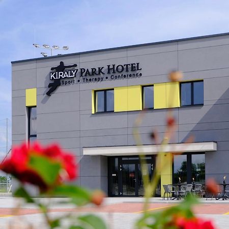 Kiraly Park Hotel Szombathely Bagian luar foto