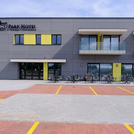 Kiraly Park Hotel Szombathely Bagian luar foto
