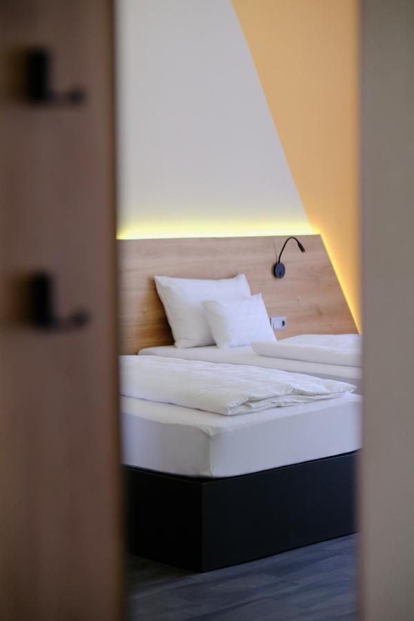 Kiraly Park Hotel Szombathely Bagian luar foto