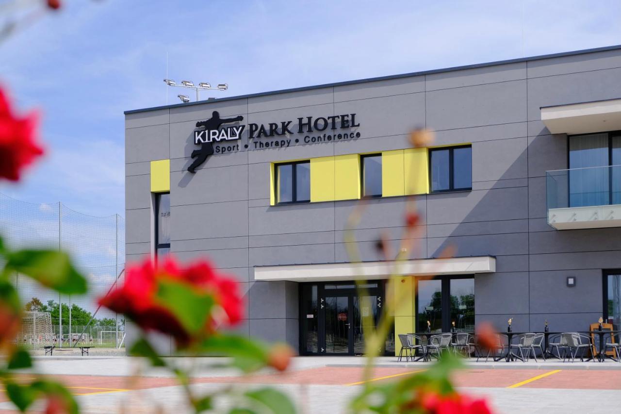 Kiraly Park Hotel Szombathely Bagian luar foto