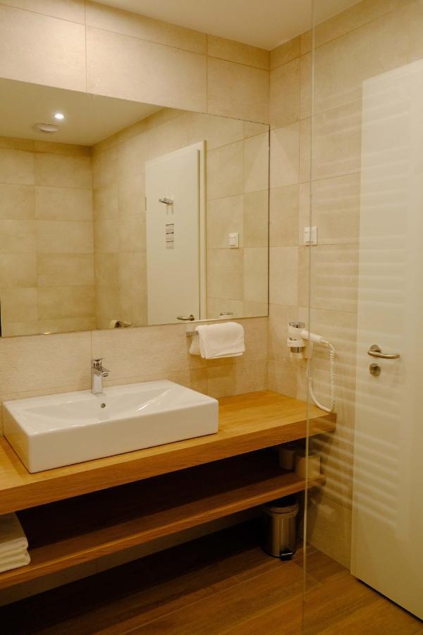 Kiraly Park Hotel Szombathely Bagian luar foto