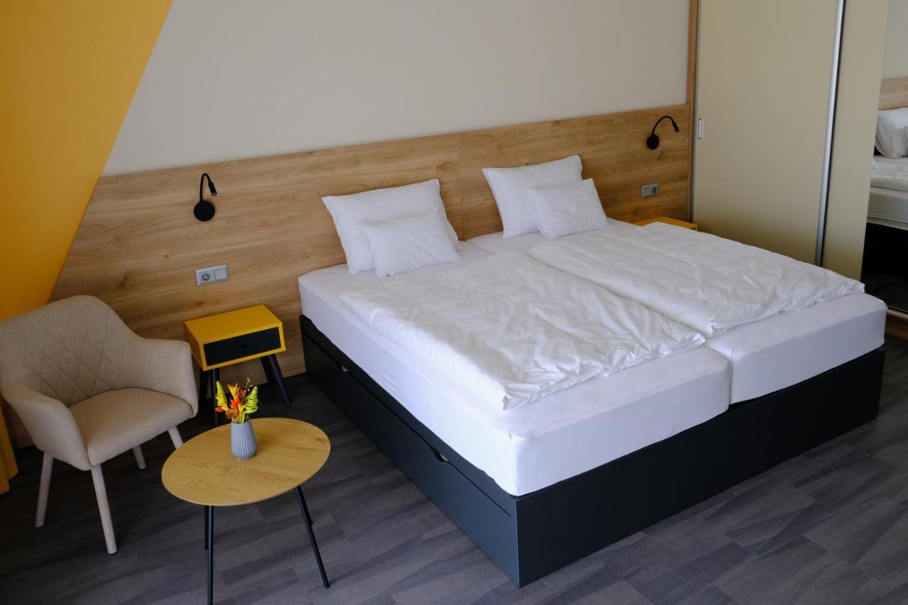 Kiraly Park Hotel Szombathely Bagian luar foto