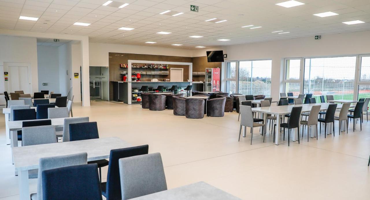 Kiraly Park Hotel Szombathely Bagian luar foto