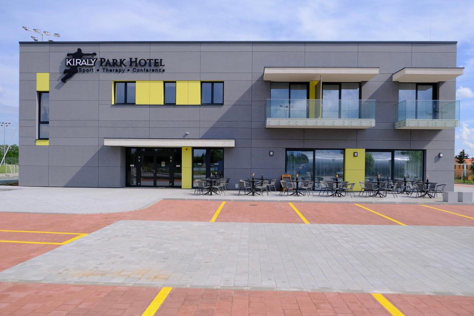 Kiraly Park Hotel Szombathely Bagian luar foto
